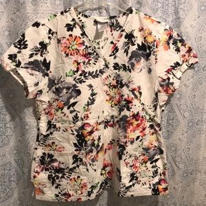 Scrub top floral